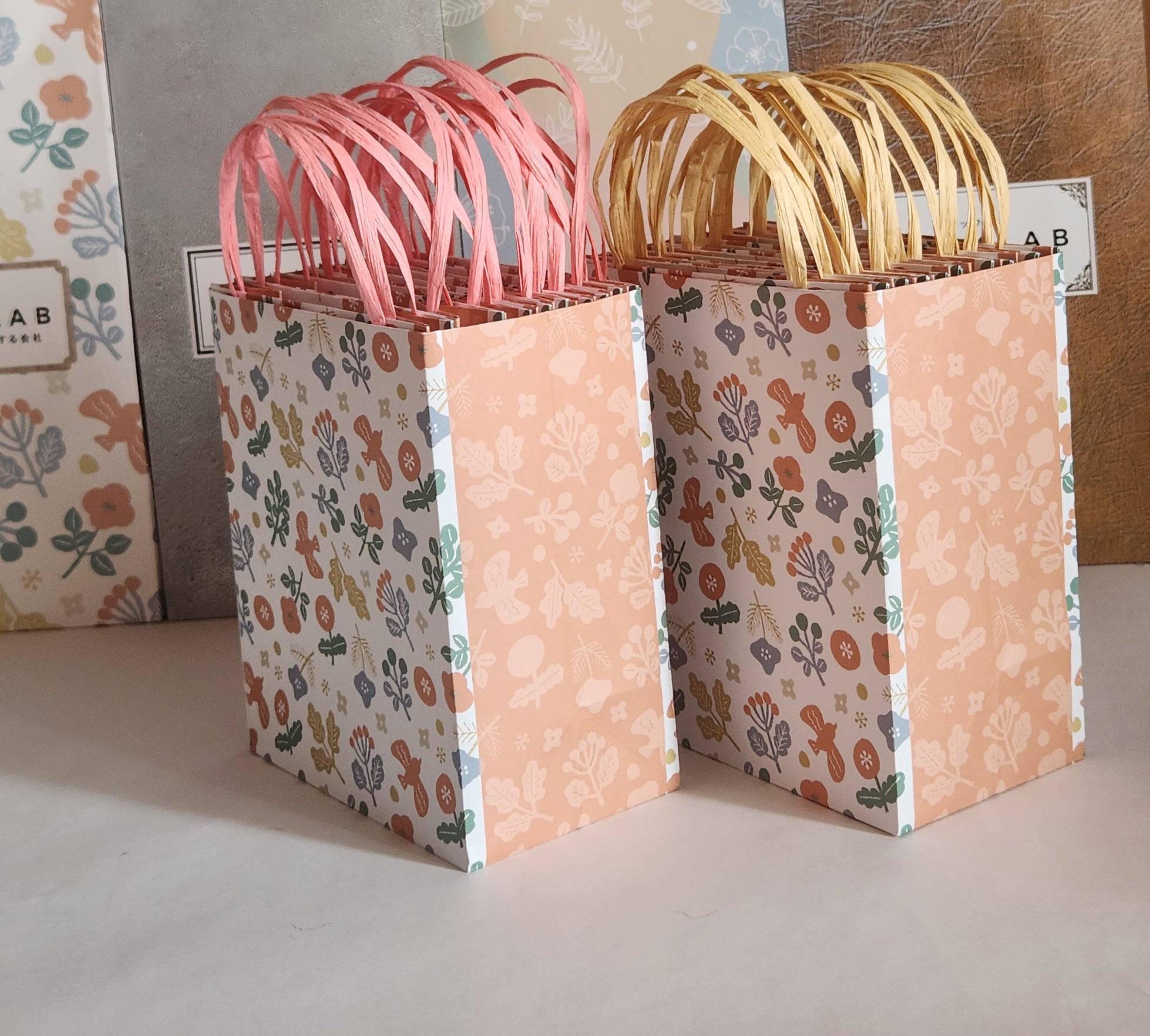 見た瞬間に笑顔になれる、かわいい紙袋 ギフト袋 花柄デザイン 紐